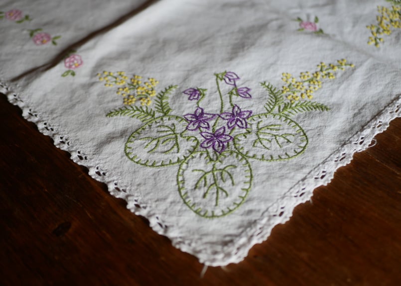 アンティークテーブルクロスミモザ刺繍