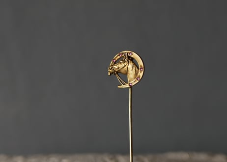 b. アンティークハットピン FIX  ホースシュー　アンティークアクセサリー　アンティークのある暮らし