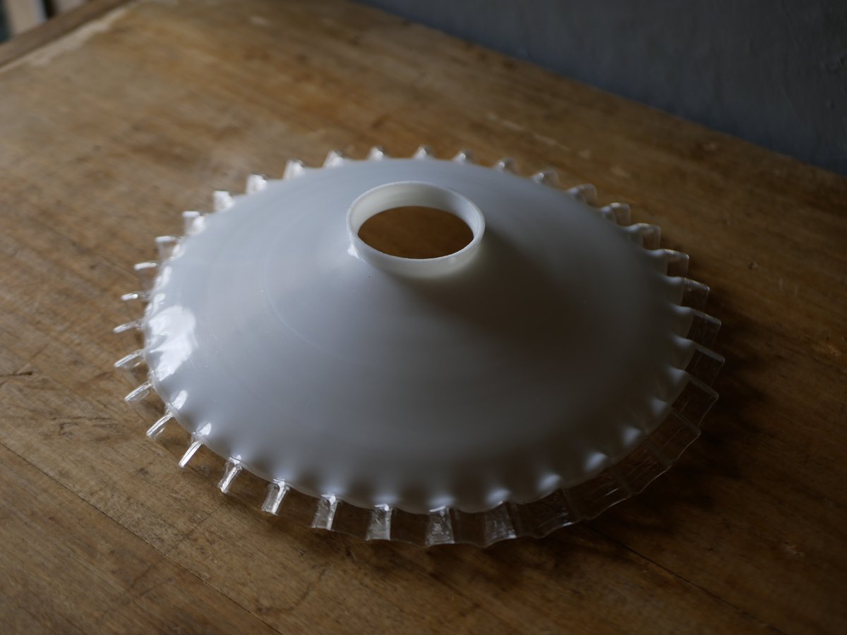 ミルクガラス フリル ランプシェード フランスアンティーク