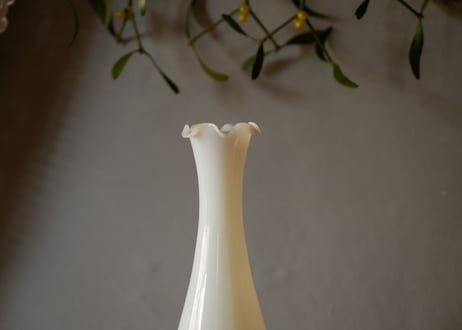 オパリンガラス　フラワーベース　BLANC　フランスヴィンテージ　ブロカント