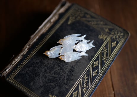 tsubame  brooch