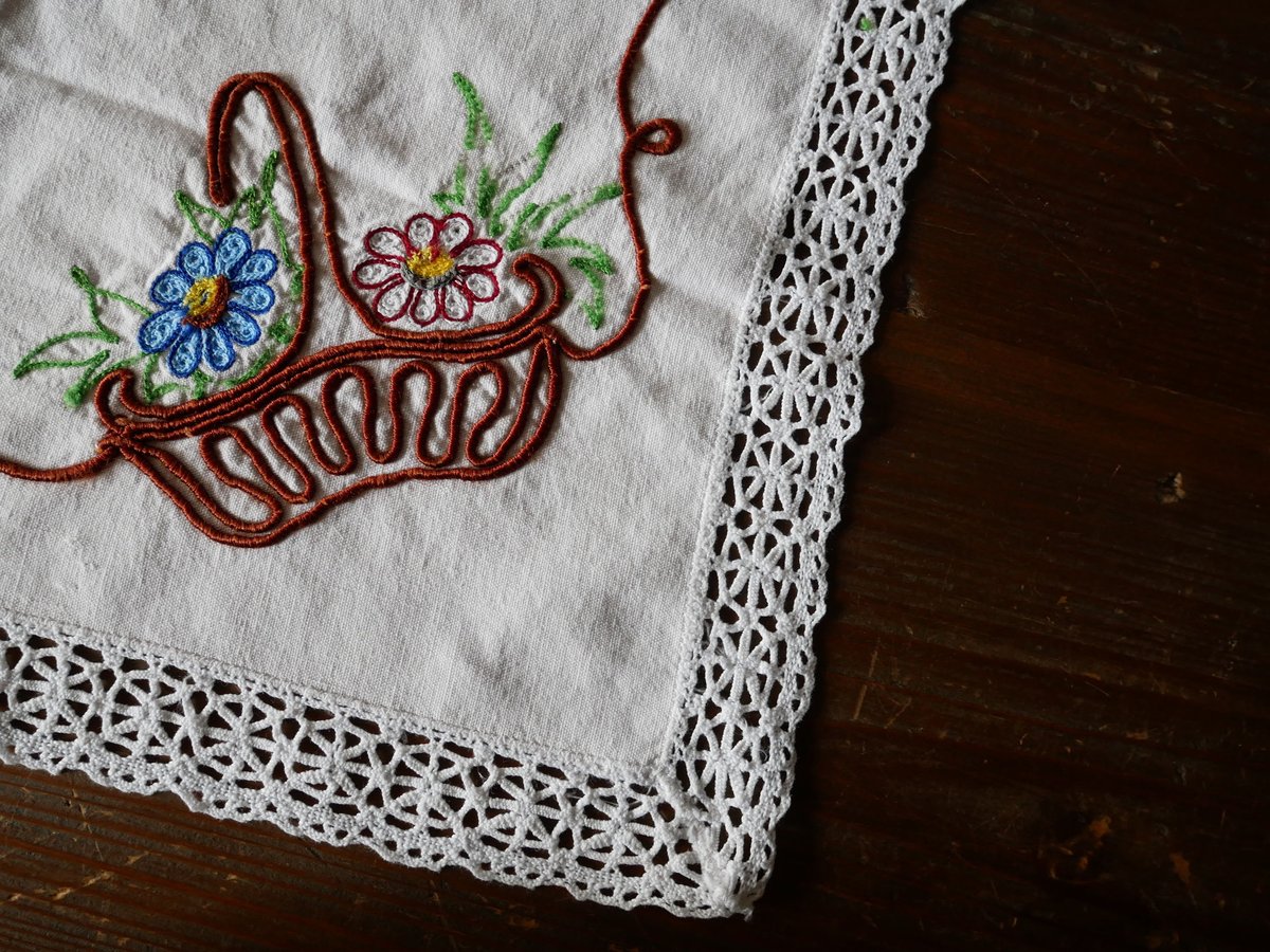 フランスアンティーク総手刺繍リネンクロス※ローズパニエとリボン フランスアンティーク総手刺繍リネンクロス※ローズパニエと