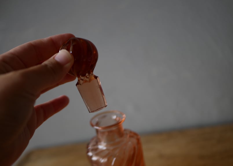 香水瓶 小さい方 ピンク フランスアンティーク アンティークの