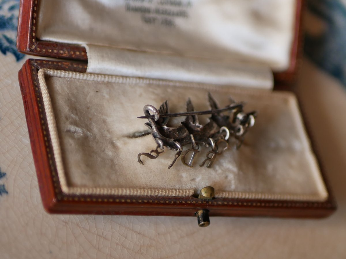 French antique & brocante ツバメのブローチ フランスアンティーク |