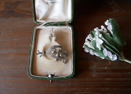 すずらんのブローチ　フランスアンティーク　マーカサイト