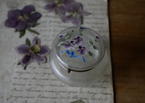 ハンドペイント　パープルの花のブーケ　ガラスのボンボニエール　フランスアンティーク