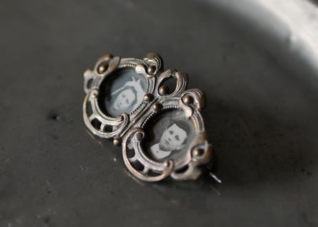 photo frame brooch