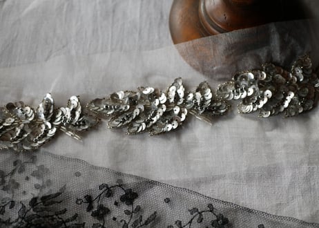 スパンコールの刺繍　３つ　フランスアンティーク