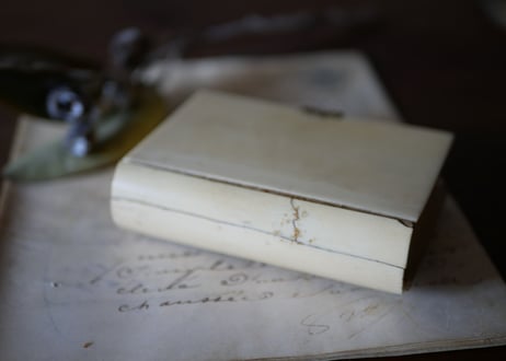 フランスアンティーク　祈祷書 ミセル 聖書　モノグラム　アイボリー