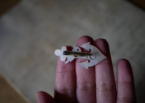 イカリ　マザーオブパール　フランスヴィンテージ　ブローチ　ブロカントのある暮らし