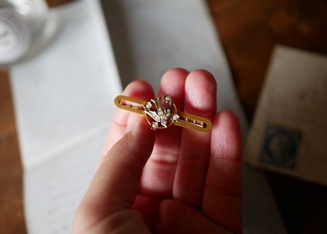 9K seed pearl , swallow brooch