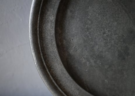 ピュータープレート　フランスアンティーク　アンティークのある暮らし　ブロカント