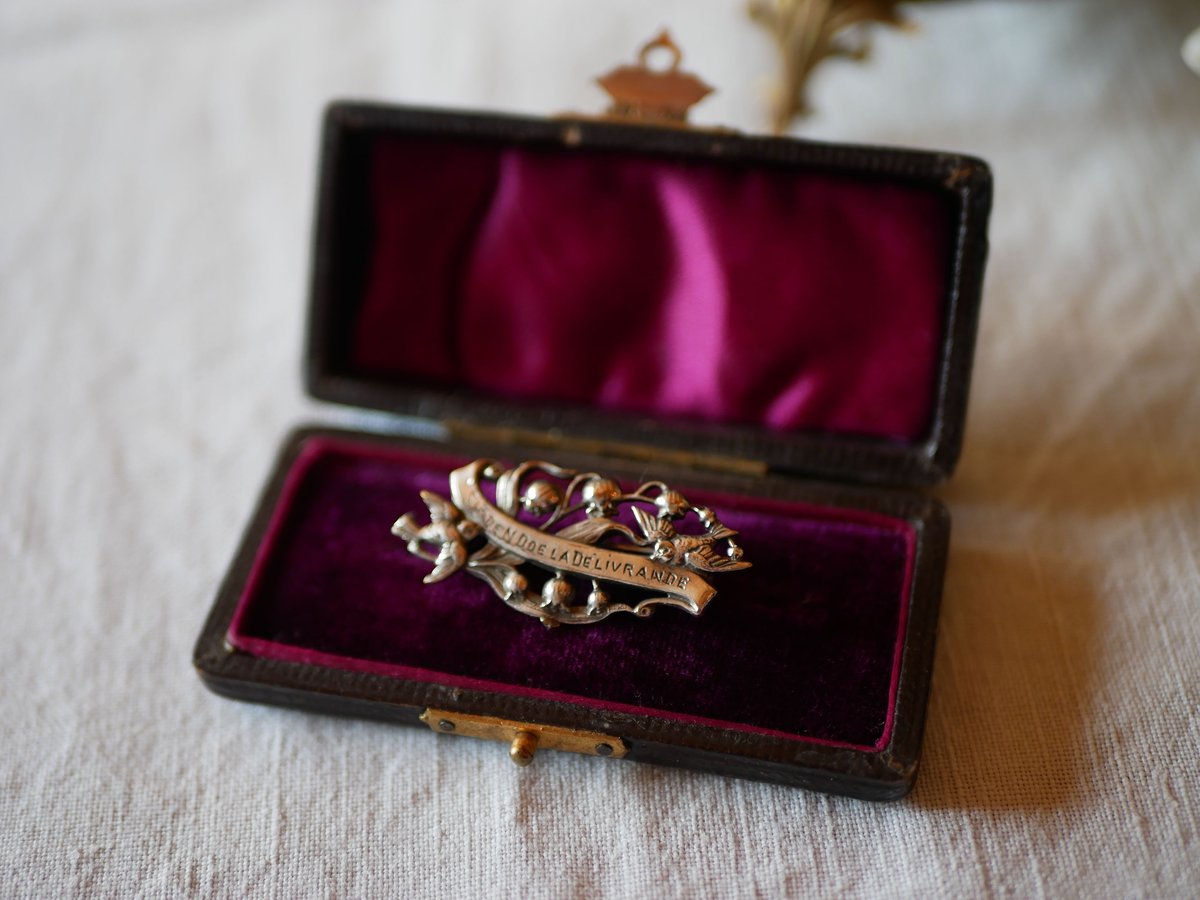 燕と鈴蘭のブローチ フランスアンティーク ツバメ すずらん | mamantique