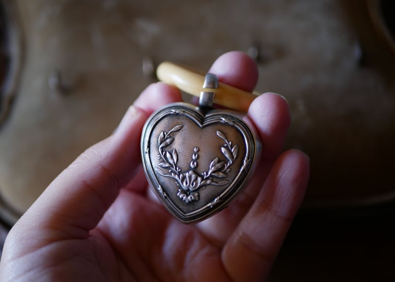 予約 RESERVED】フランスアンティーク 純銀 シルバーラトル ベビー