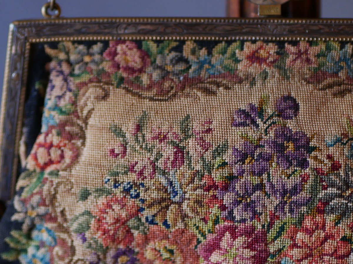 フランスアンティーク豪華なビジュー 天使と薔薇の刺繍 マイクロ