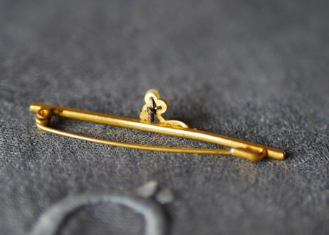 バーブローチ　白い花　フランスアンティーク　アンティークアクセサリー