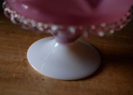 ピンクガラス　花リムのパニエ　バスケット形　ボンボニエール　アンティーク　ヴィンテージ