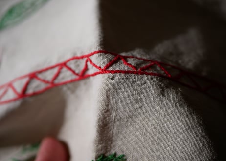 フランスアンティーク　手仕事　バラの手刺繍　クロス　ドイリー