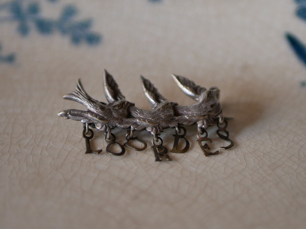 フランスアンティークブローチ　つばめ　フランスアンティークツバメのブローチ French antique & brocante ツバメのブローチ フランスアンティーク |