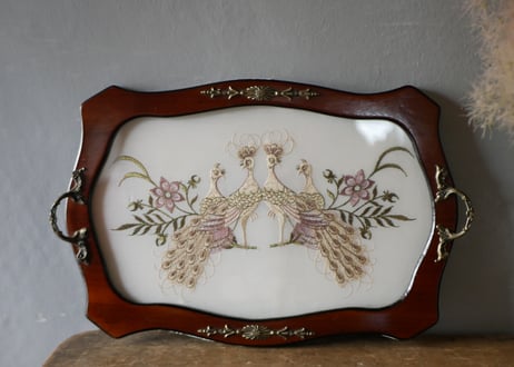 クジャク　孔雀の刺繍　トレイ　フランスアンティーク　ヴィンテージ　ブロカントのある暮らし