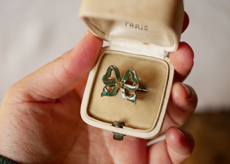 Ruban brooch