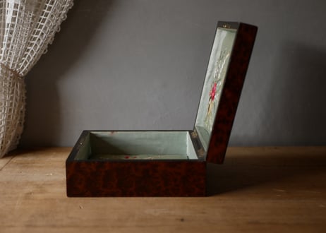 玉杢模様　ジュエリーボックス　シルクの花刺繍　ジュエリーボックス　フランスアンティーク　アンティークボックス　ブロカントのある暮らし