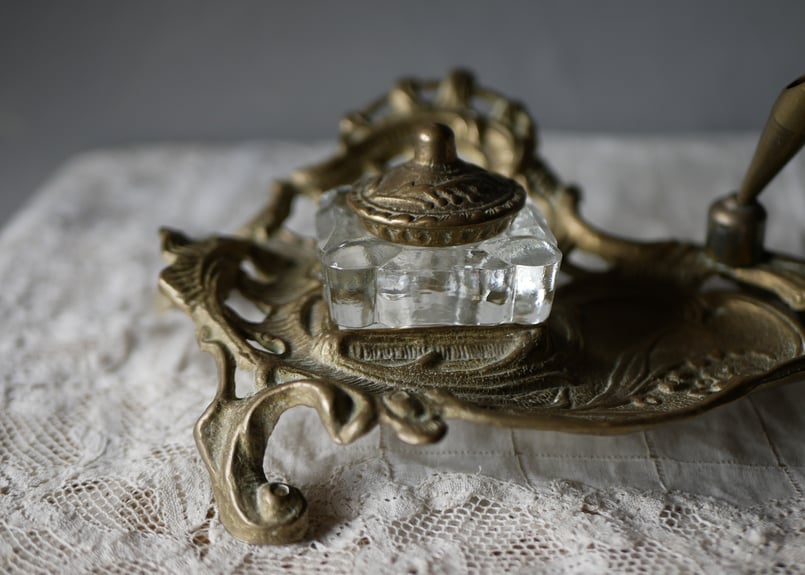 アールヌーヴォー アンクリエ インクスタンド アンティークのある