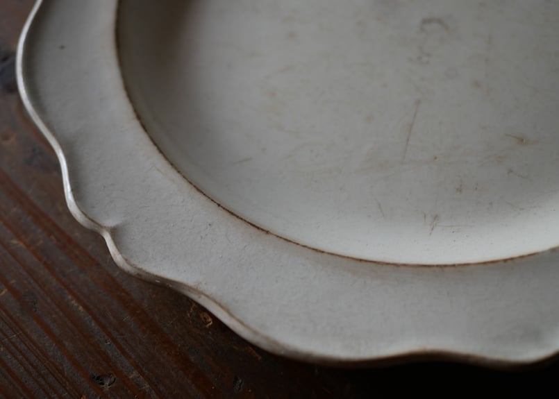 モントロー窯 1820年代 ファイアンスフィン 花リム大皿 モントロー窯 1820年代 ファイアンスフィン 花リム大皿 モントロー窯