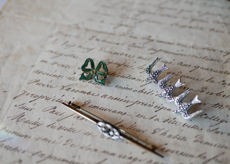 Ruban brooch