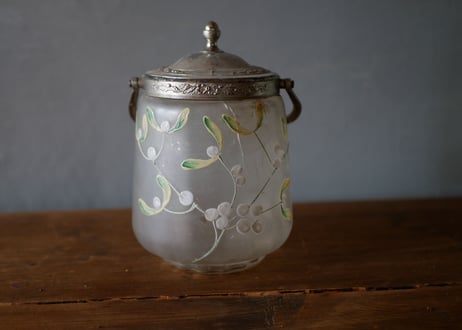 biscuit jar