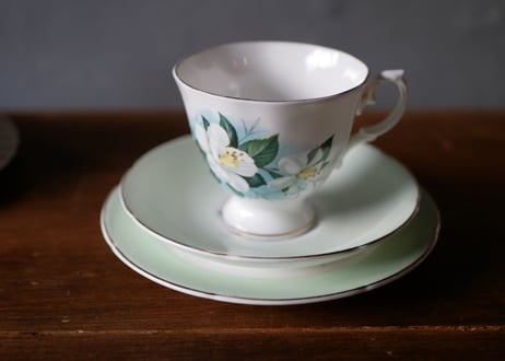 Royal Grafton ロイヤルグラフトン トリオ 英国ヴィンテージ　カップ＆ソーサー