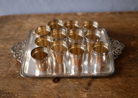 12 cups + plate
