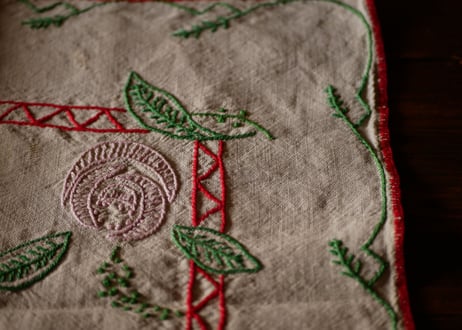 フランスアンティーク　手仕事　バラの手刺繍　クロス　ドイリー