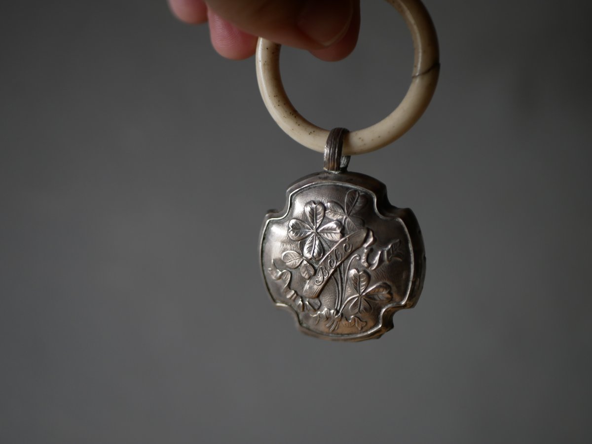 シルバーラトル 四つ葉 ベビーラトル 純銀 がらがら フランス