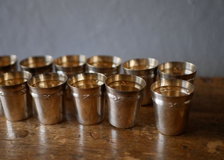 12 cups + plate