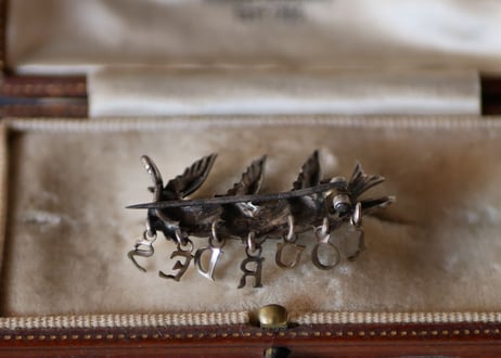 French antique & brocante ツバメのブローチ フランスアンティーク