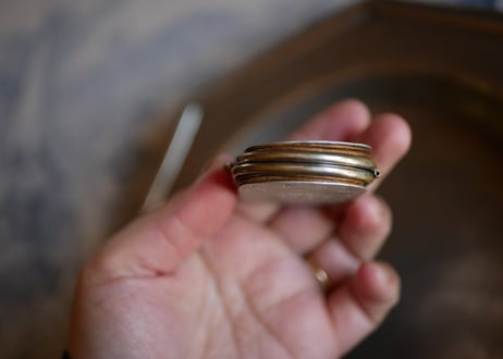 可愛らしい彫が入ったケース　フランスアンティーク　アンティークのある暮らし　ブロカント