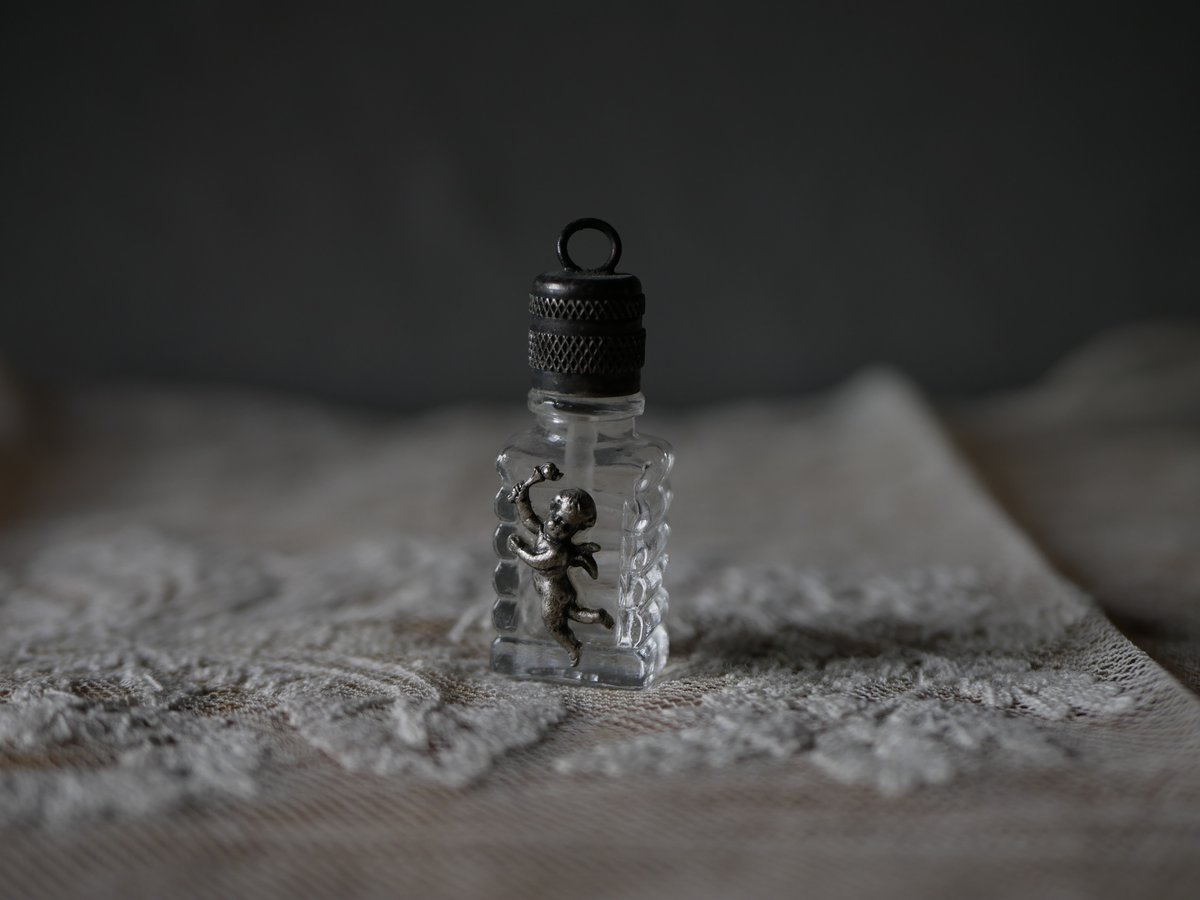 フランスサビノガラス　乳白色　アンティーク香水瓶　人物像　無傷完品 フランスサビノガラス 乳白色 アンティーク香水瓶 人物像 無傷完品