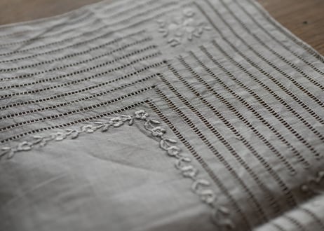 素敵な手刺繍　ハンカチ　フランスアンティーク　アンティークのある暮らし