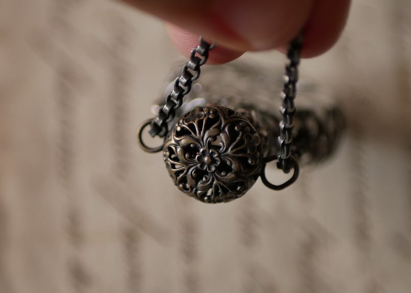 アザミの小さな香水瓶 シャトレーン フランスアンティーク ブロカント