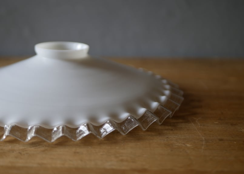 ミルクガラス フリル ランプシェード フランスアンティーク