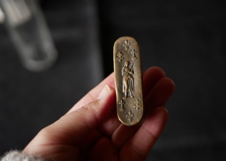 3つの紋章　小さなネイル用ブラシ　ジャンヌ・ダルク　フランスアンティーク　ブロカント