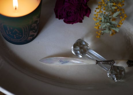 Mother of pearl, Knife