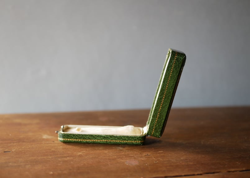 jewelry case for hat pin | mamantique