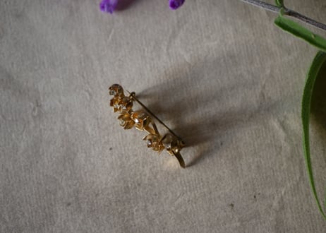 お花のアンティークブローチ　フランスアンティーク　ブロカントのある暮らし