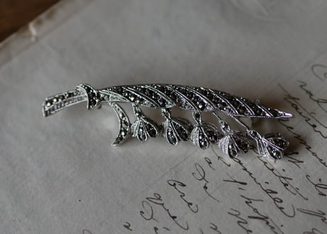 muguet brooch