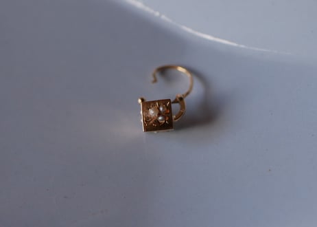 FE-05  antique 18K dormeuse shamrock earring