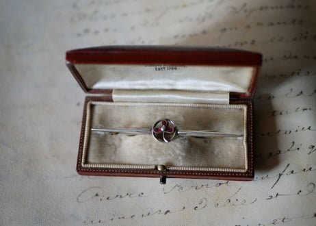 三つ葉のクローバー　ブローチ FRANCE antique BROCANTE vintage