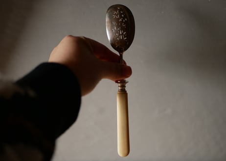 透かし細工　アンティークスプーン　ブロカントのある暮らし