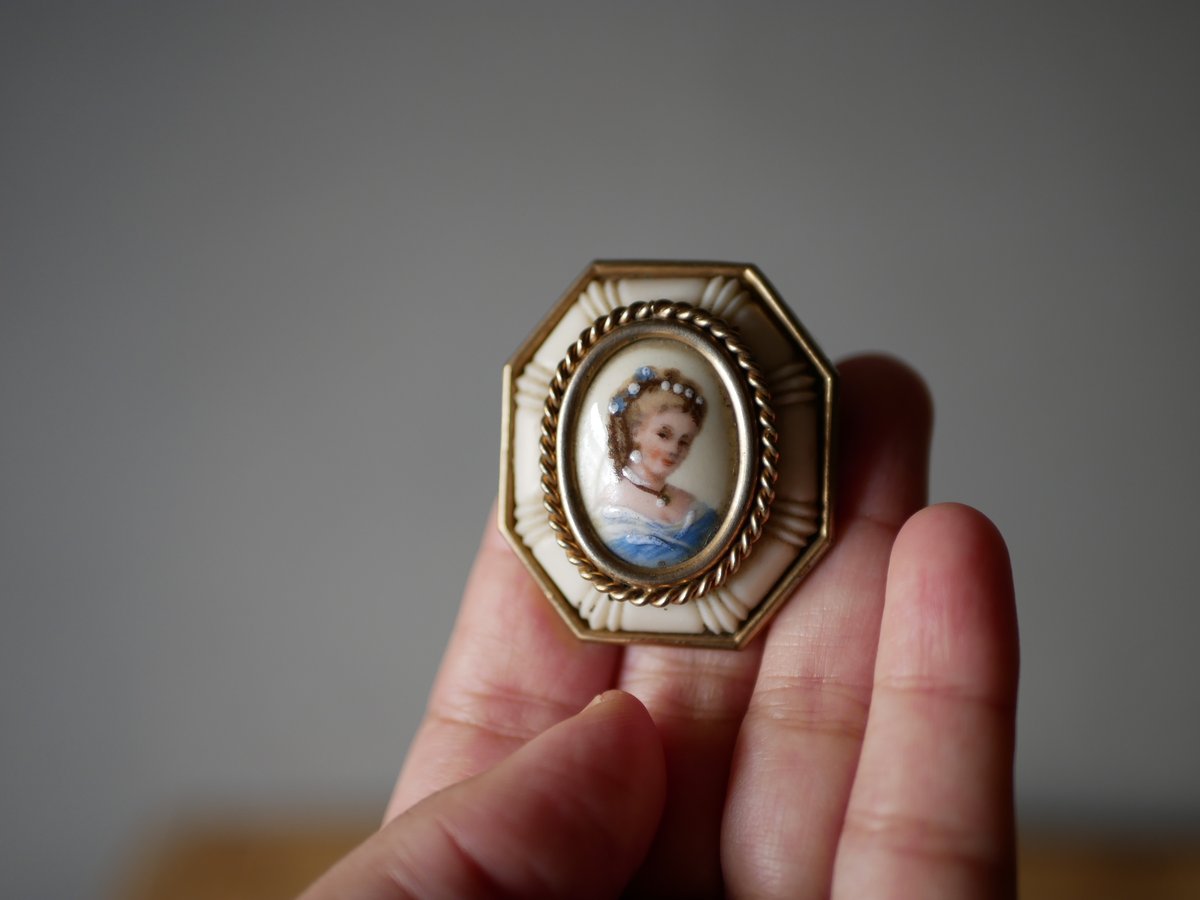 カメオ　ブローチ　58⭐️月の女神【刻印サインあり】アンティーク調　2WAY 中古 18K ファッション カメオ ブローチ 58⭐️月の女神【刻印サイン